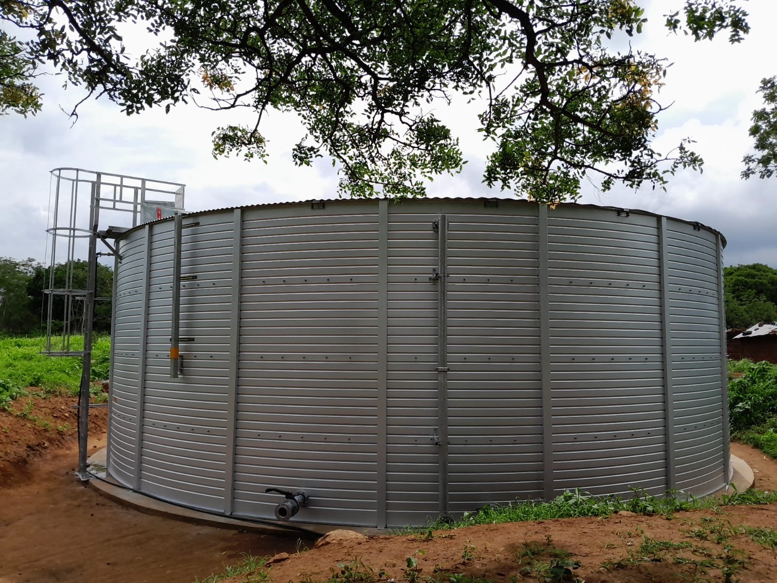 SBS-Group-GLO4513 Tank Complete 09.02.25Water Security for Njuli Estate: SBS Commercial Water Tank Installation in MalawiCommercial Solar